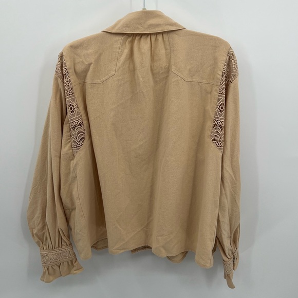 Gimmicks tan lace trim button front top - Picture 2 of 10